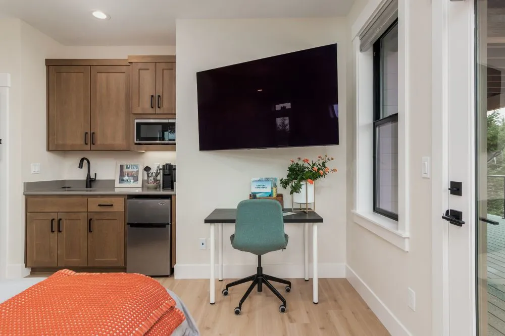 Kitchenette & Desk